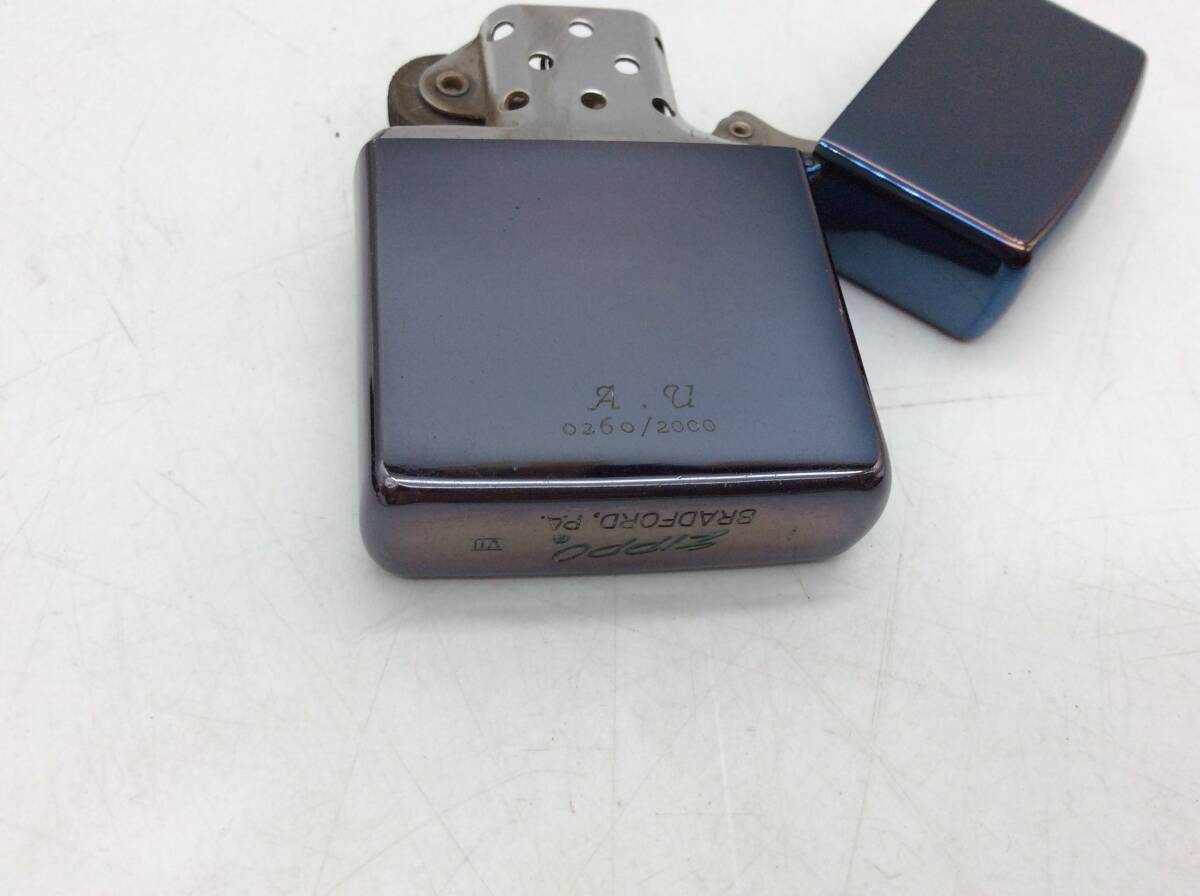 #3524 ZIPPO ジッポー PEACE 限定 非売品 ライター イニシャル入り オイルライター ブルーチタン レザーケース付き フリント付き 火花の画像8