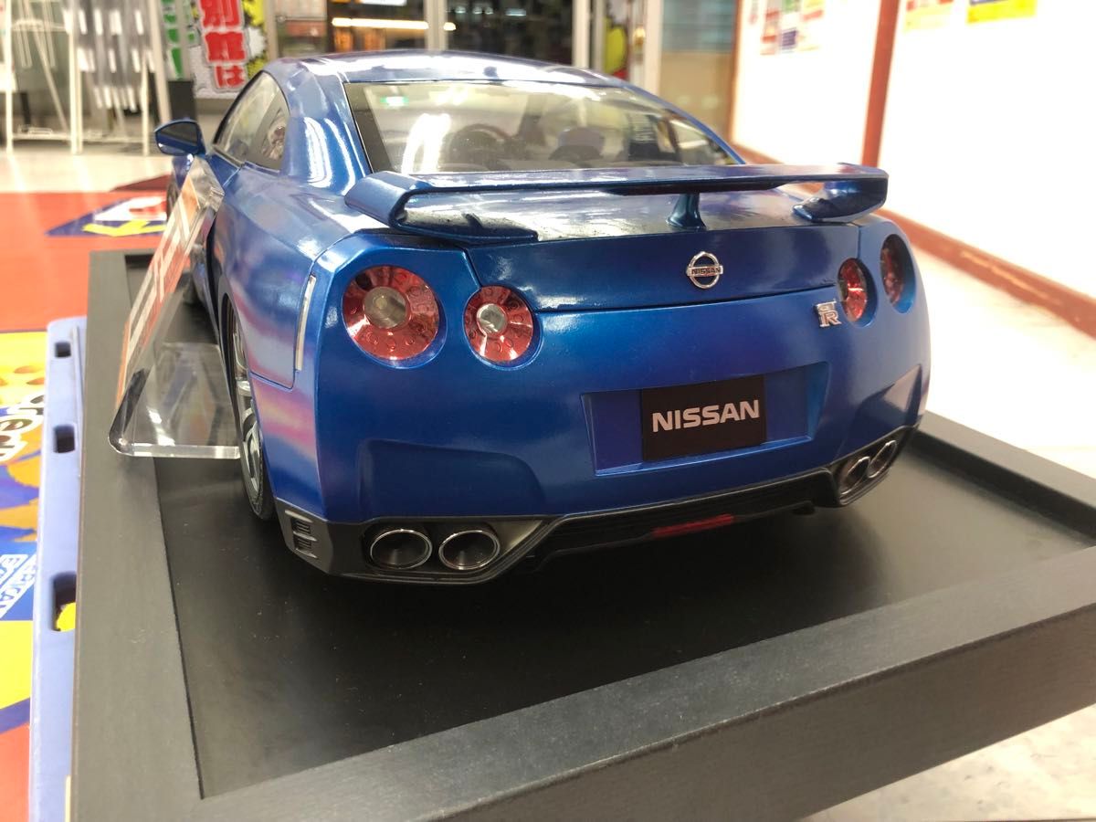 イーグルモス R35 GT-R 1/8スケール  ブルー　デアゴスティーニ