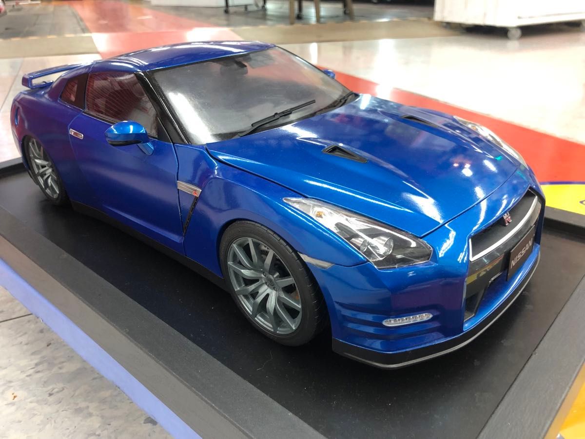 イーグルモス R35 GT-R 1/8スケール  ブルー　デアゴスティーニ