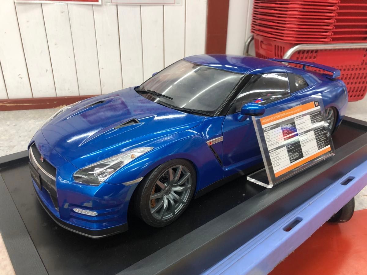 イーグルモス R35 GT-R 1/8スケール  ブルー　デアゴスティーニ