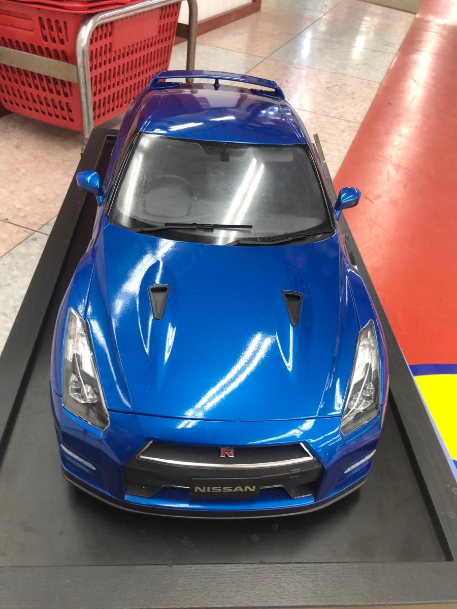 イーグルモス R35 GT-R 1/8スケール  ブルー　デアゴスティーニ