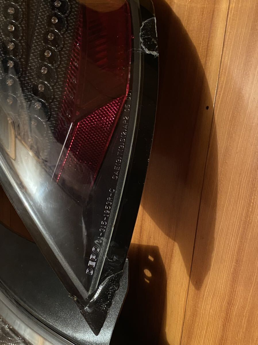 日産 ニッサン Z33社外LEDテールランプ テールレンズ インナーカーボン 補修跡あり ジャンク品の画像6
