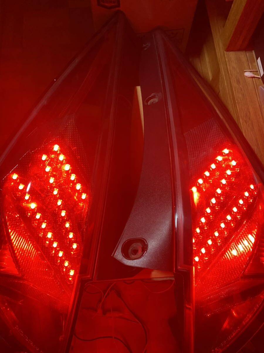 日産 ニッサン Z33社外LEDテールランプ テールレンズ インナーカーボン 補修跡あり ジャンク品の画像3