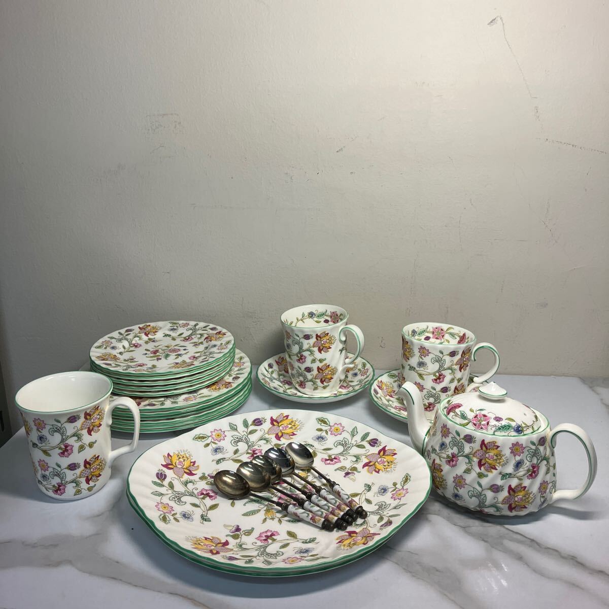 K2404-3154 MINTON HADDON HALL マグカップ＆ソーサー2客/マグカップ/ポット/スプーン/大皿/プレート/ケーキ皿 汚れあり 120サイズ梱包予定の画像1