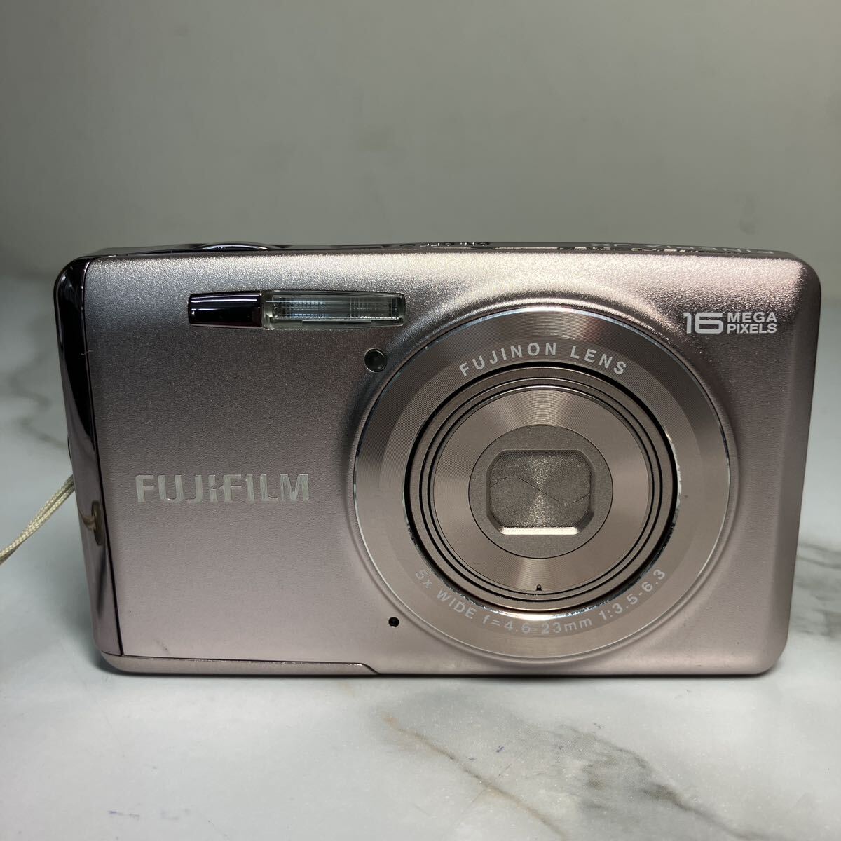 K2404-3174 FUJIFILM デジタルカメラ FinePix JX700 動作未確認 本体、バッテリーのみ ジャンク キズあり 60サイズ梱包予定_画像3