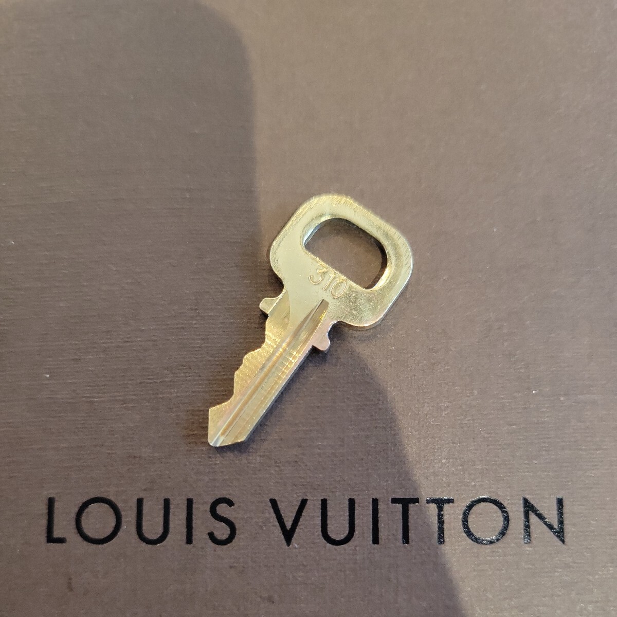 美品 Louis Vuitton パドロック カデナ 南京錠 ルイヴィトン 鍵 ゴールド 　番号　310　送料63円～_画像1