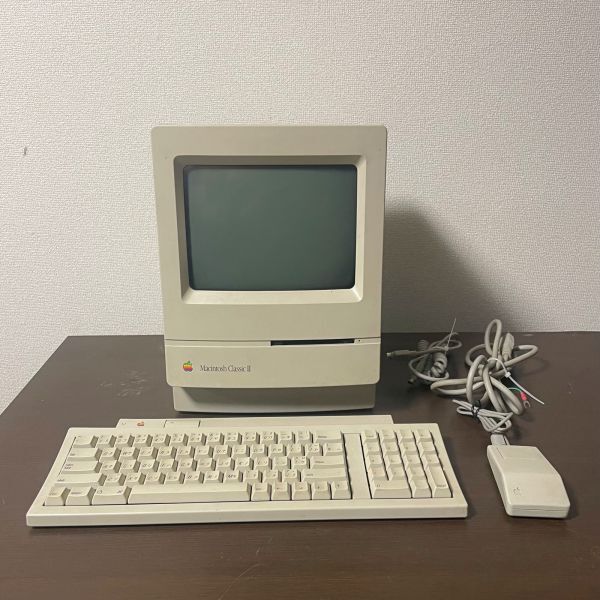 [送料無料]通電確認済み Apple Macintosh Classic2 M4150 キーボード、電源付 マッキントッシュ ジャンク 訳あり 1351の画像1