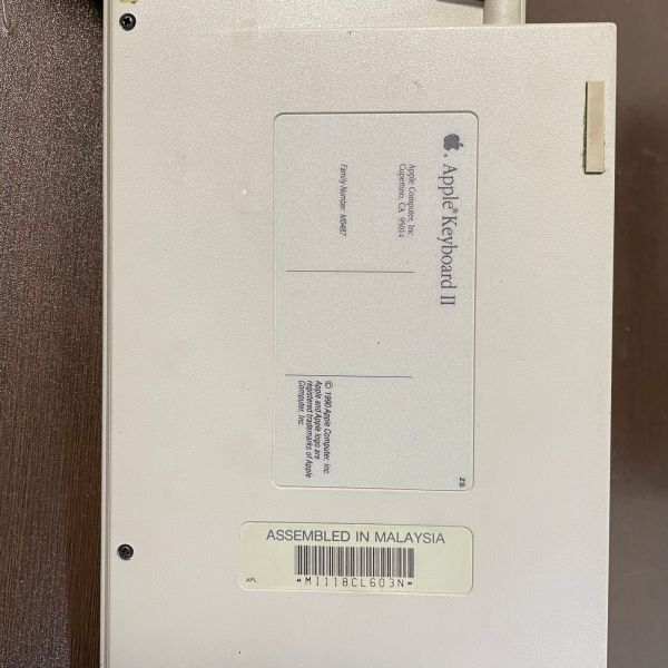 [送料無料]通電確認済み Apple Macintosh Classic2 M4150 キーボード、電源付 マッキントッシュ ジャンク 訳あり 1351の画像4