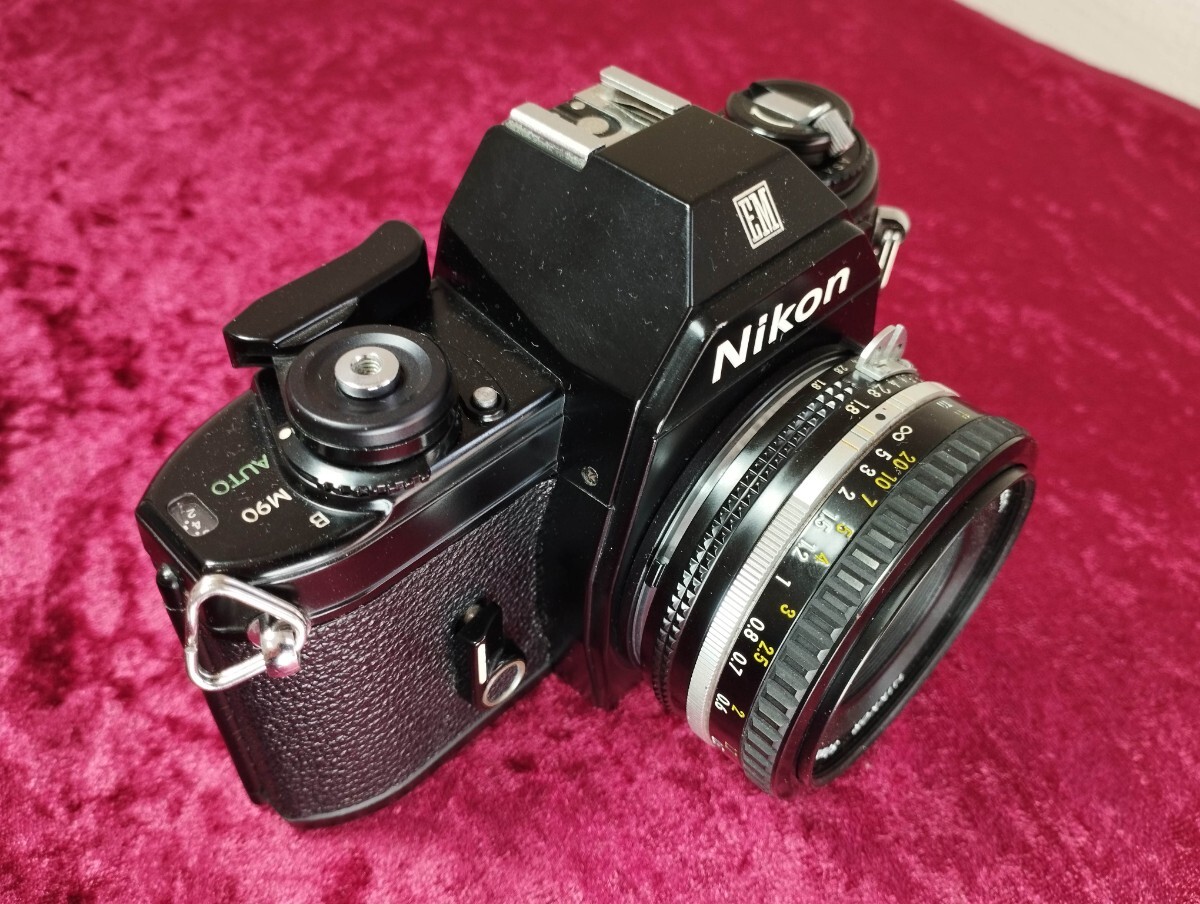 【委託品】 Nikon EM NIKKOR 50mm f1.8 レンズ付き シャッター切れました 速度変化有り ニコン 一眼フィルムカメラ 1円スタート売り切りの画像2