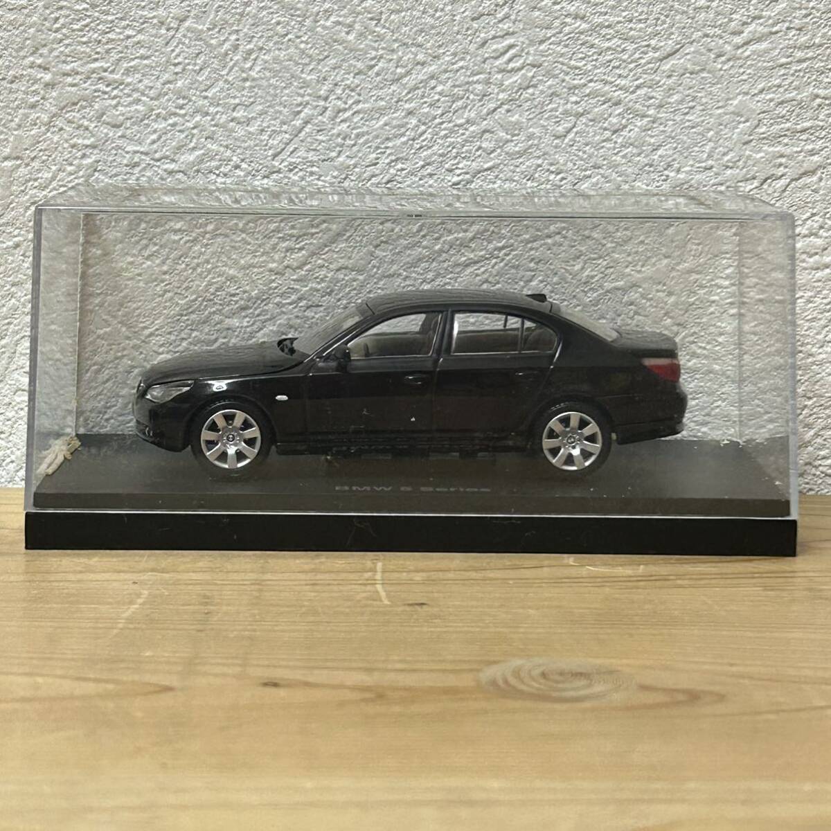 ▼京商 KYOSHO 1/43 Museum Collection BMW 545i Sedan Black 黒 ミニカー 箱付き No.03501BK 経年劣化有りの為ジャンク品扱い 【萌猫堂】の画像6