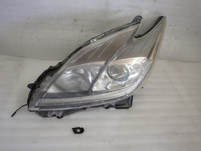 ■B-1565■補修要■H24年◆ZVW30 後期 プリウス■HID 左 ヘッドライト■KOITO 47-52■刻印：モ■81185-47411■82の画像1