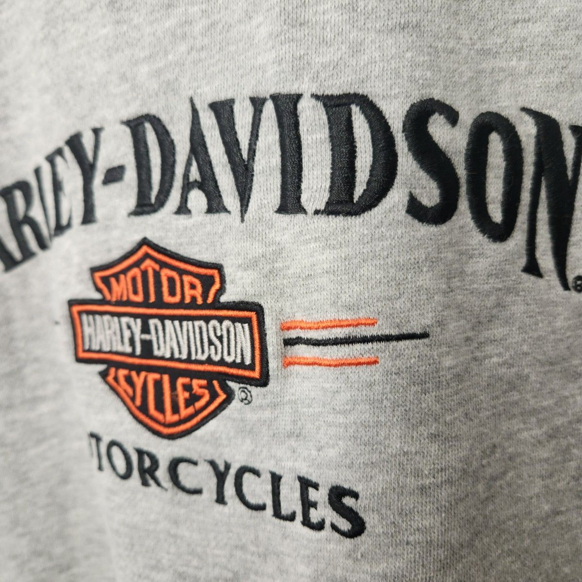 Harley-Davidson ハーレーダビッドソン  パーカー スウェット 刺繍ロゴ  グレー 裏起毛 ビッグロゴ 古着 L相当