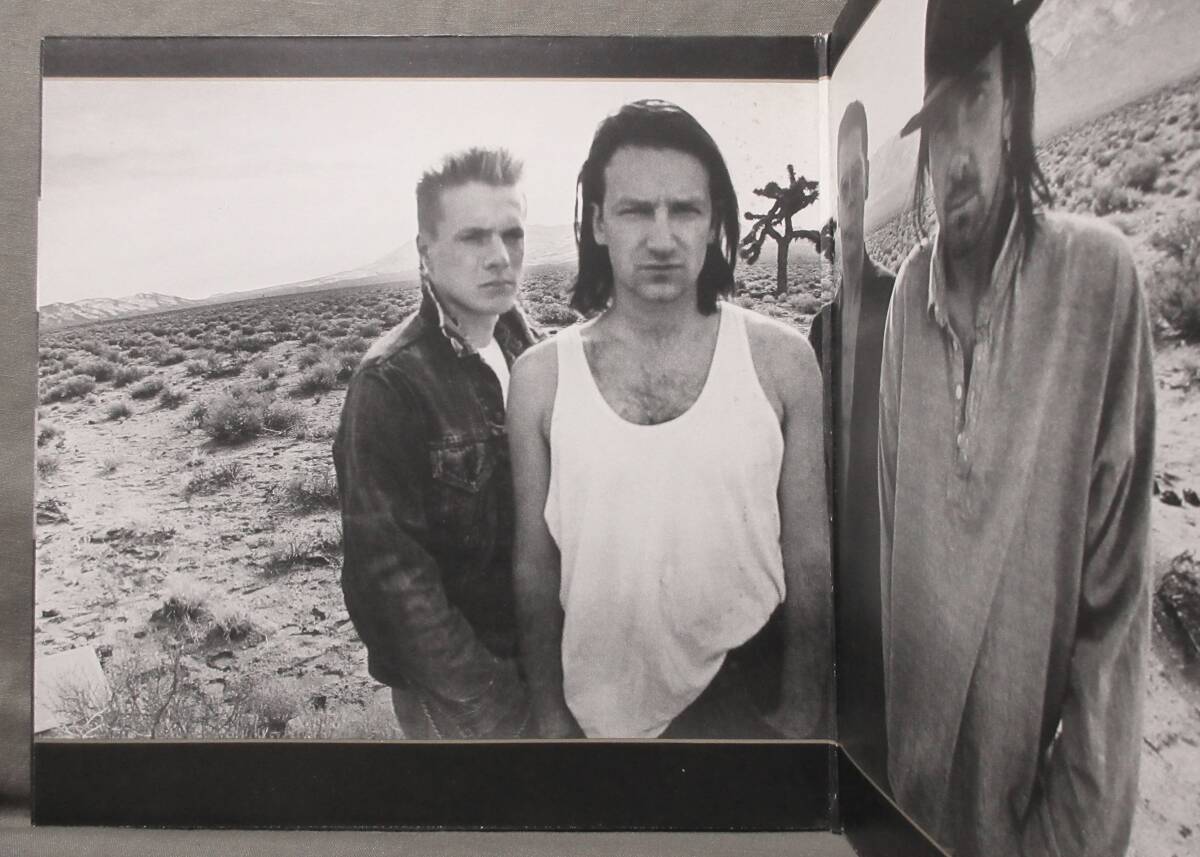 (LP) 英初期盤オリジナル U2 [THE JOSHUA TREE] 2つ折り歌詞カード/オリジナル黒の内袋付き/ヨシュア・トゥリー/1987年/ISLAND RECORDS/U26_画像3