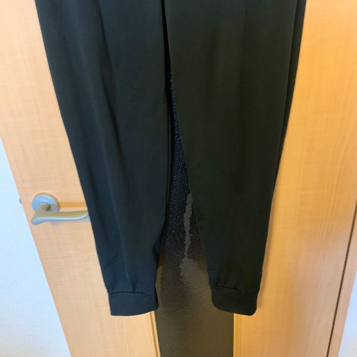 UNIQLOウルトラストレッチドライEX ジョガーパンツ（丈長め 69cm~ 75cm) 商品番号：457907 カラー： 09 BLACK サイズ：MEN M_画像3