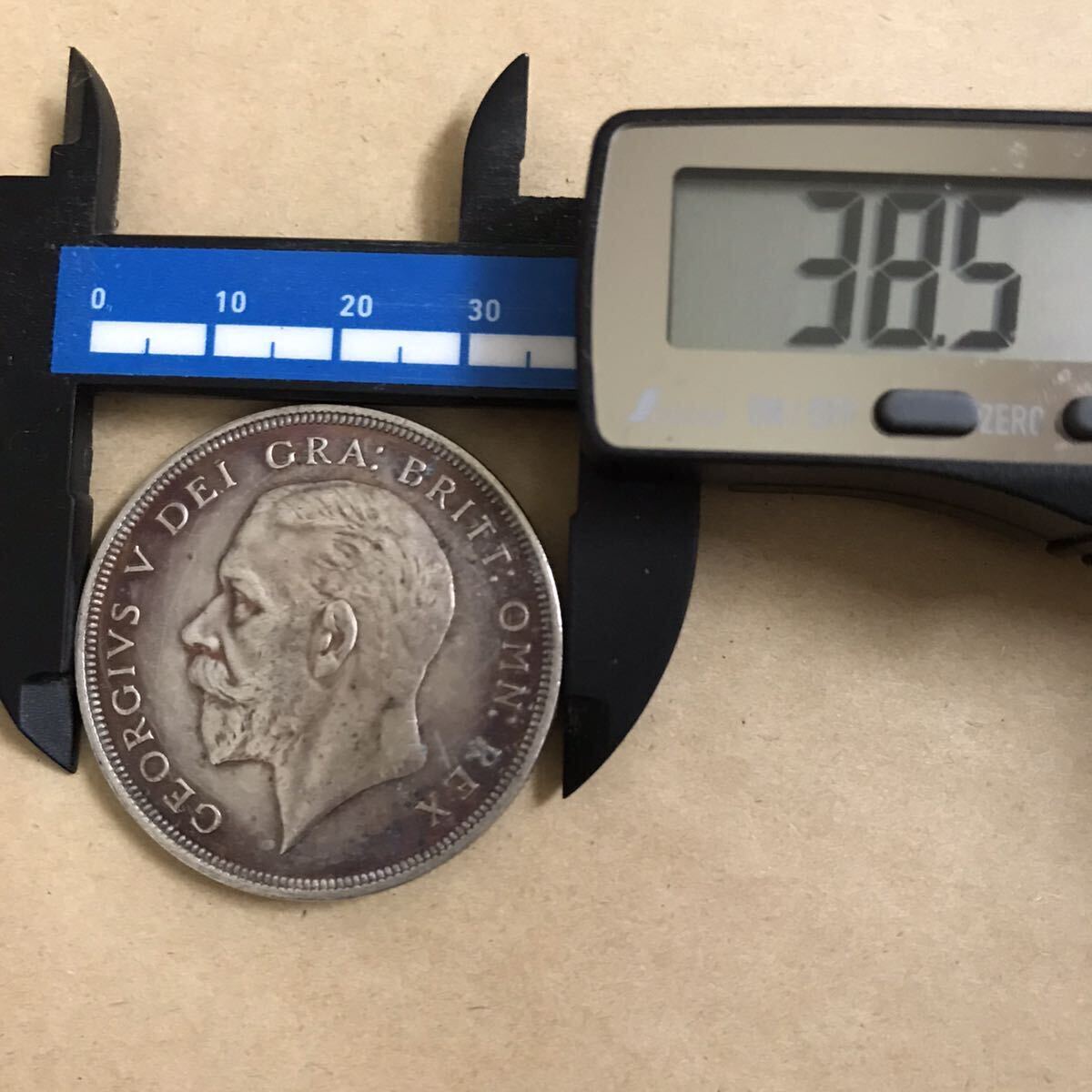 銀貨 1928年　ジョージ5世 クラウン銀貨　ウィンザー朝の初代君主　イギリス　貿易銀　一円銀貨　古銭　コイン 硬貨　竜 _画像3
