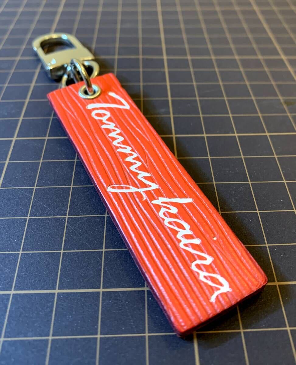 【超レア品】Tommykaira トミーカイラ Owner's Club キーホルダー_表面はルイ・ヴィトンと同じエピレザー加工