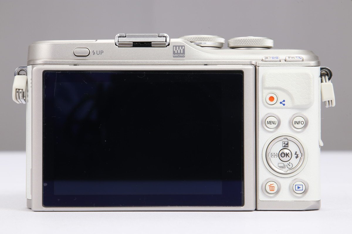 【 良品 | 動作保証 】 OLYMPUS PEN E-PL10 ボディ ホワイト 【 シャッター数 わずか1800回 】の画像7