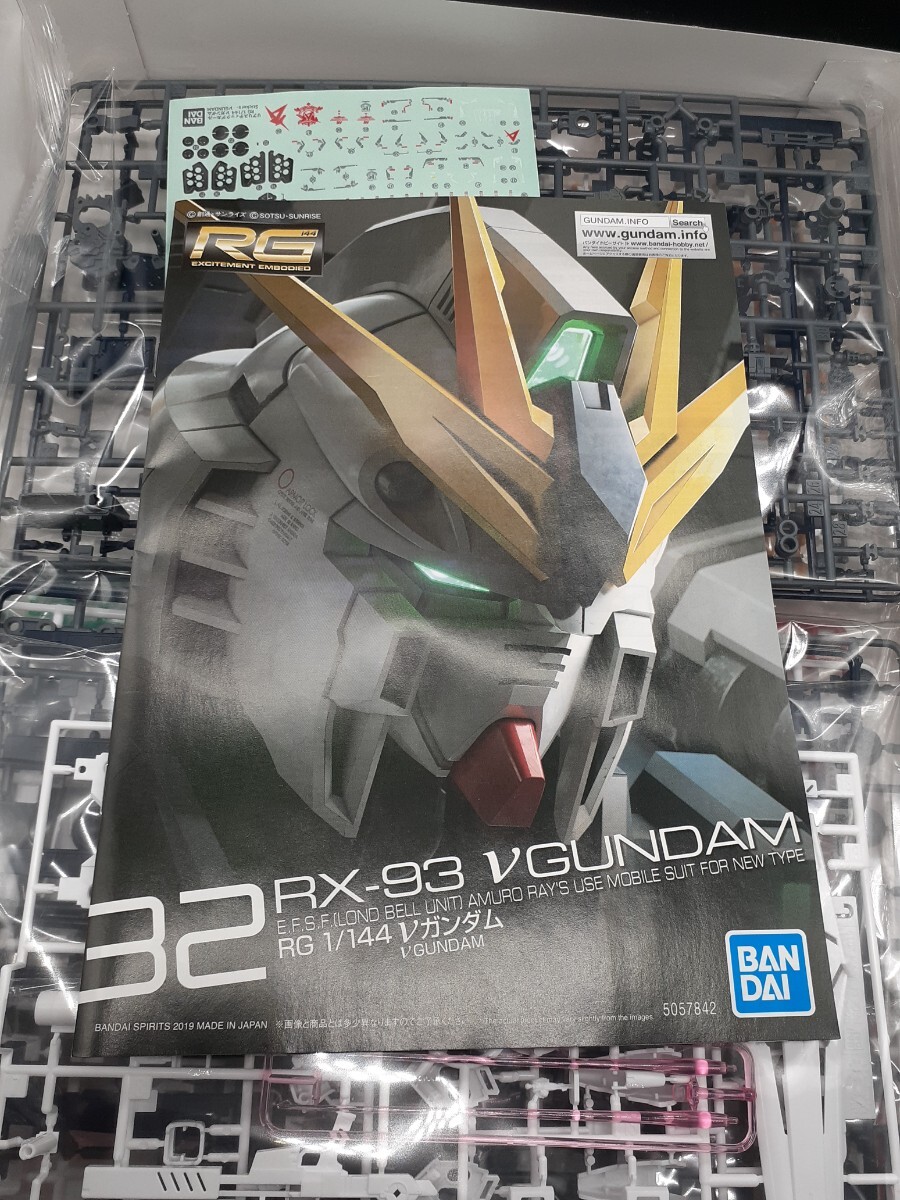 RG 32 RX-93 νGUNDAM νガンダム 1/144スケール ガンプラ 未組立 リアルグレード_画像3