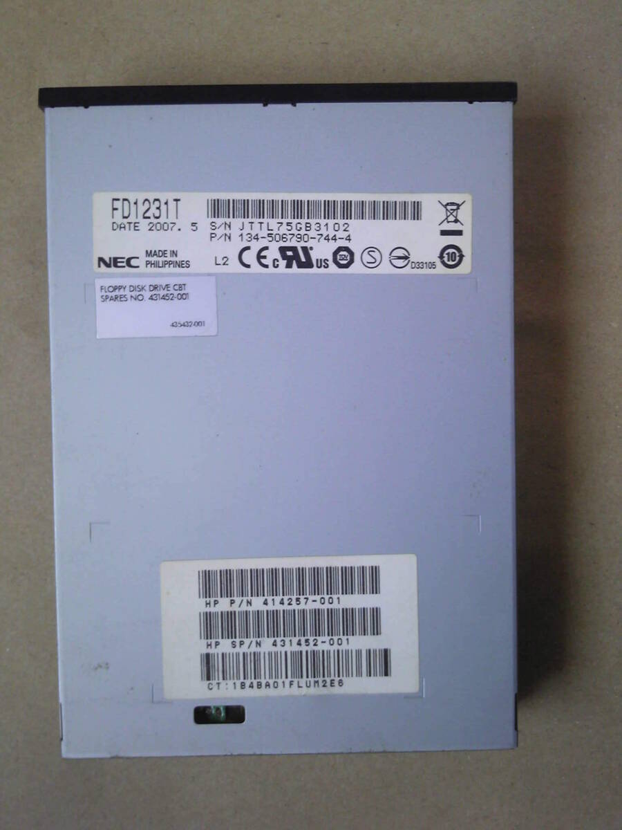 NEC製 FD1231T 3.5インチ内臓フロッピーディスクドライブ 黒ベゼル_画像2