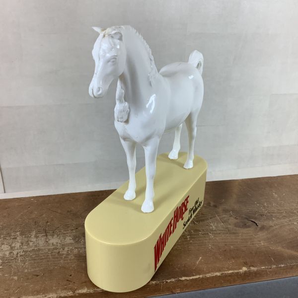 D1065. WHITE HORSE／ホワイトホース. 置物. インテリア. 樹脂製. 台座含む高さ：約24cmの画像4