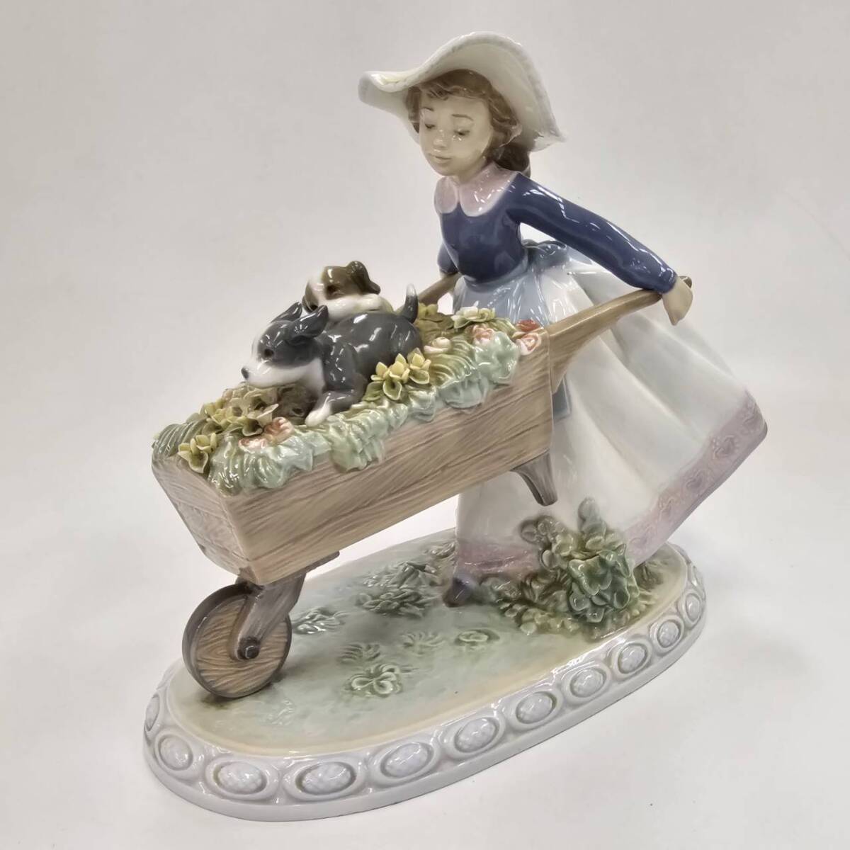 E13656(043)-611/IT7000　置物　LLADRO　リヤドロ　5460　乗せてあげる　陶器　インテリア　少女　犬　花車