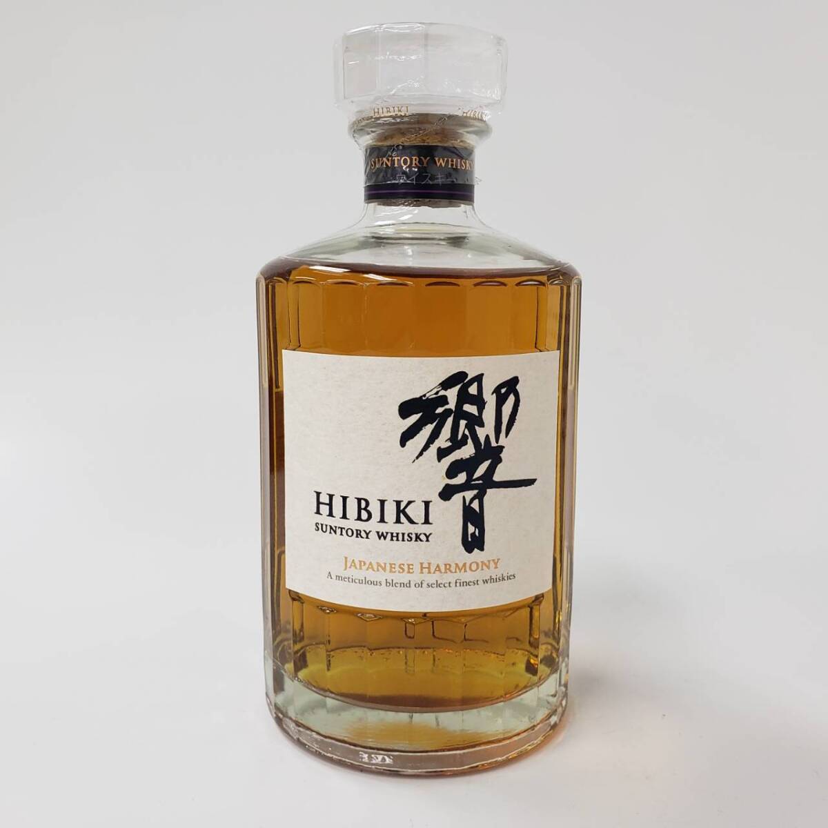 N26457(053)-4/HT10000【千葉県内のみ発送】酒 SUNTORY WHISKY 響 HIBIKI JAPANESE HARMONY サントリー ウイスキー 43％ 700mlの画像1