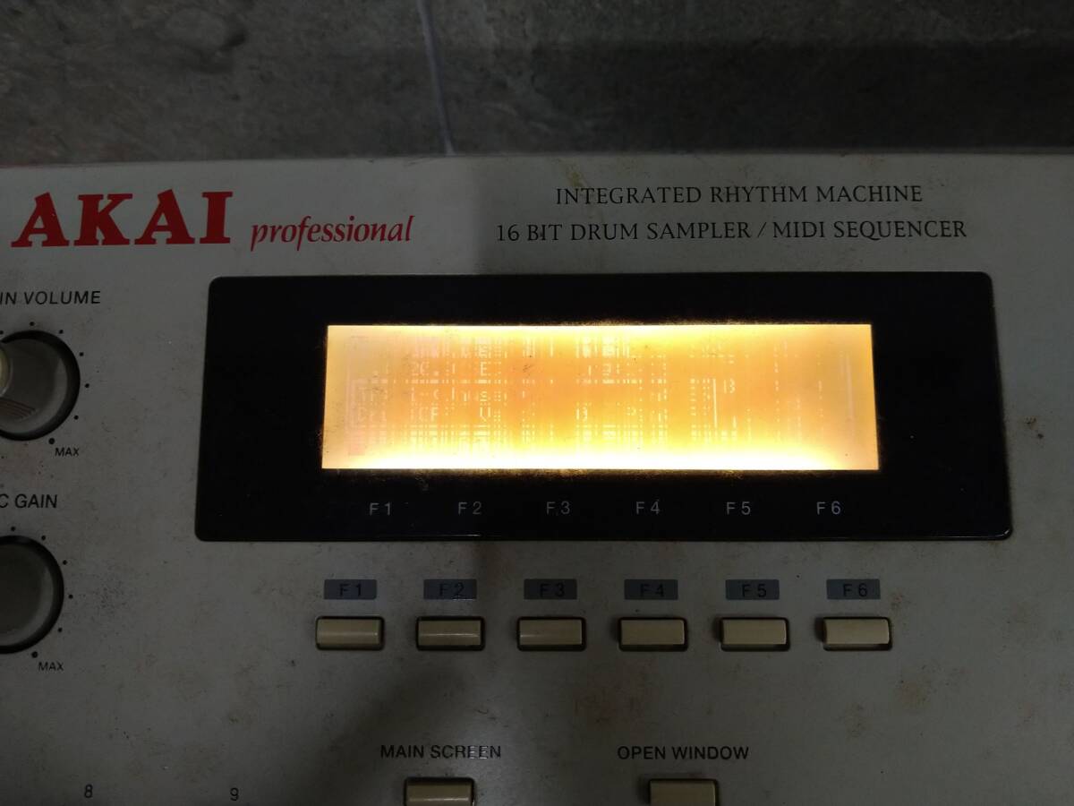 F697(043)-717/SK20000 AKAI professional MPC2000 MIDI PRODUCTION CENTER サンプラー アカイ 赤井の画像3