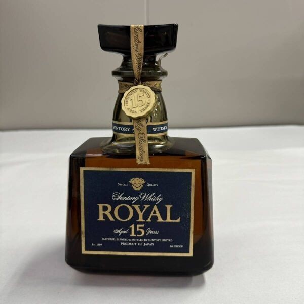 B26258(041)-113/HK6000　【千葉県内のみ発送】酒　SUNTORY WHISKY　ROYAL AGED 15 YEARS　サントリーウイスキーローヤル 15年　43％700ml_画像1