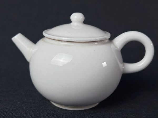 中国茶器 白磁 急須 唐物◇古玩/後手/茶壷/茶次/茶瓶/茶器/煎茶道具/砲口/中国美術/時代/骨董/古美術/旧家蔵出し品の画像5