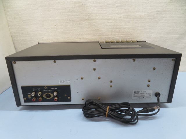 ★TEAC A-440 カセットデッキ ティアック ジャンク USED 94153★！！_画像4