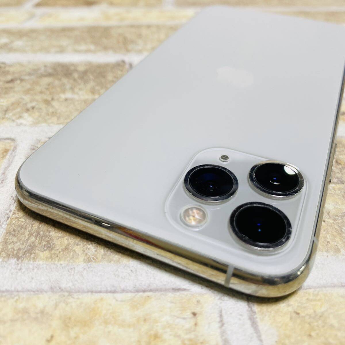 18700円 訳あり品 SIMフリー iPhone11Pro 256GB 936 シルバー 18700円 訳あり品 SIMフリー iPhone11Pro 256GB 936 シルバー