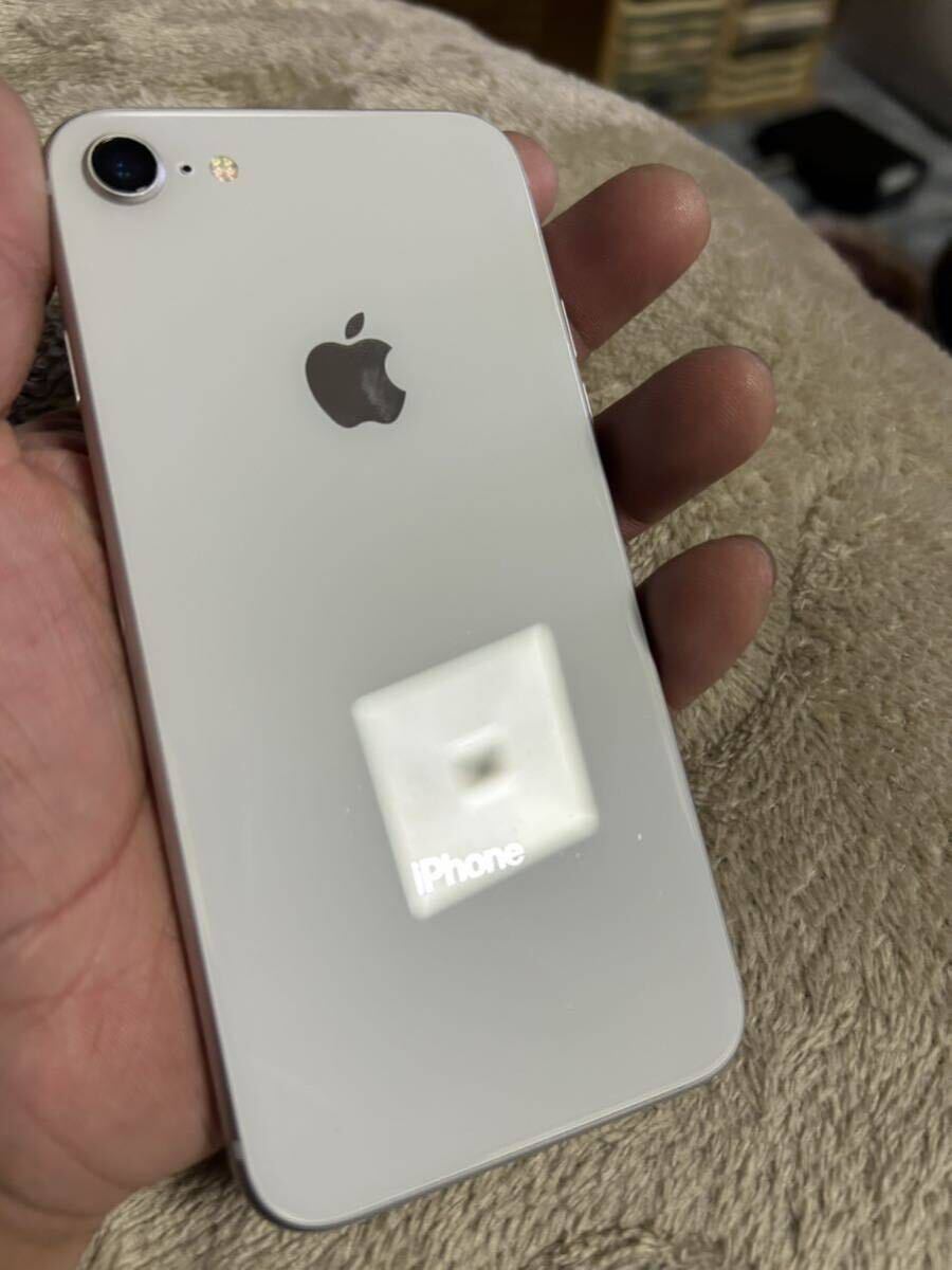 Apple アップル iPhone8本体 docomo 64GB ホワイトの画像2