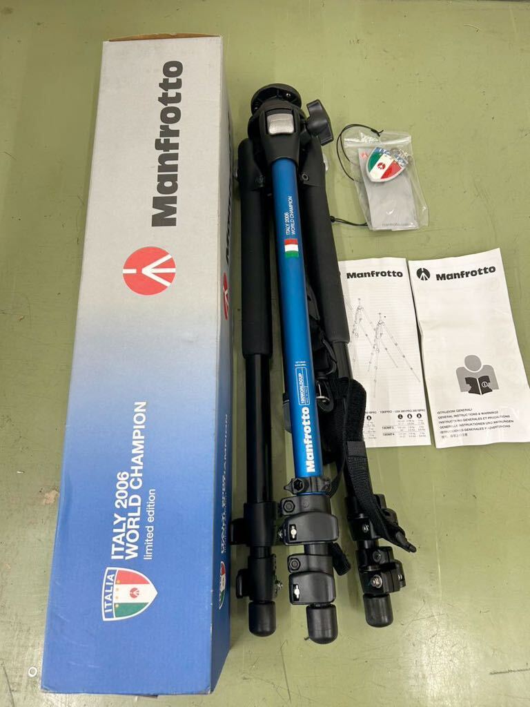 ☆Manfrotto ITALY 2006 WORLD CHAMPION limited edition 三脚 現状品 カメラ用品 カメラアクセサリー マンフロットの画像1