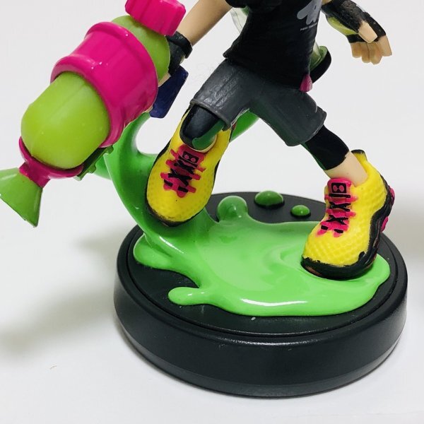 M5864 ●中古 美品 即決●amiibo ボーイ ネオングリーン + イカ ネオンパープル (アミーボ スプラトゥーン)●Splatoon_画像3