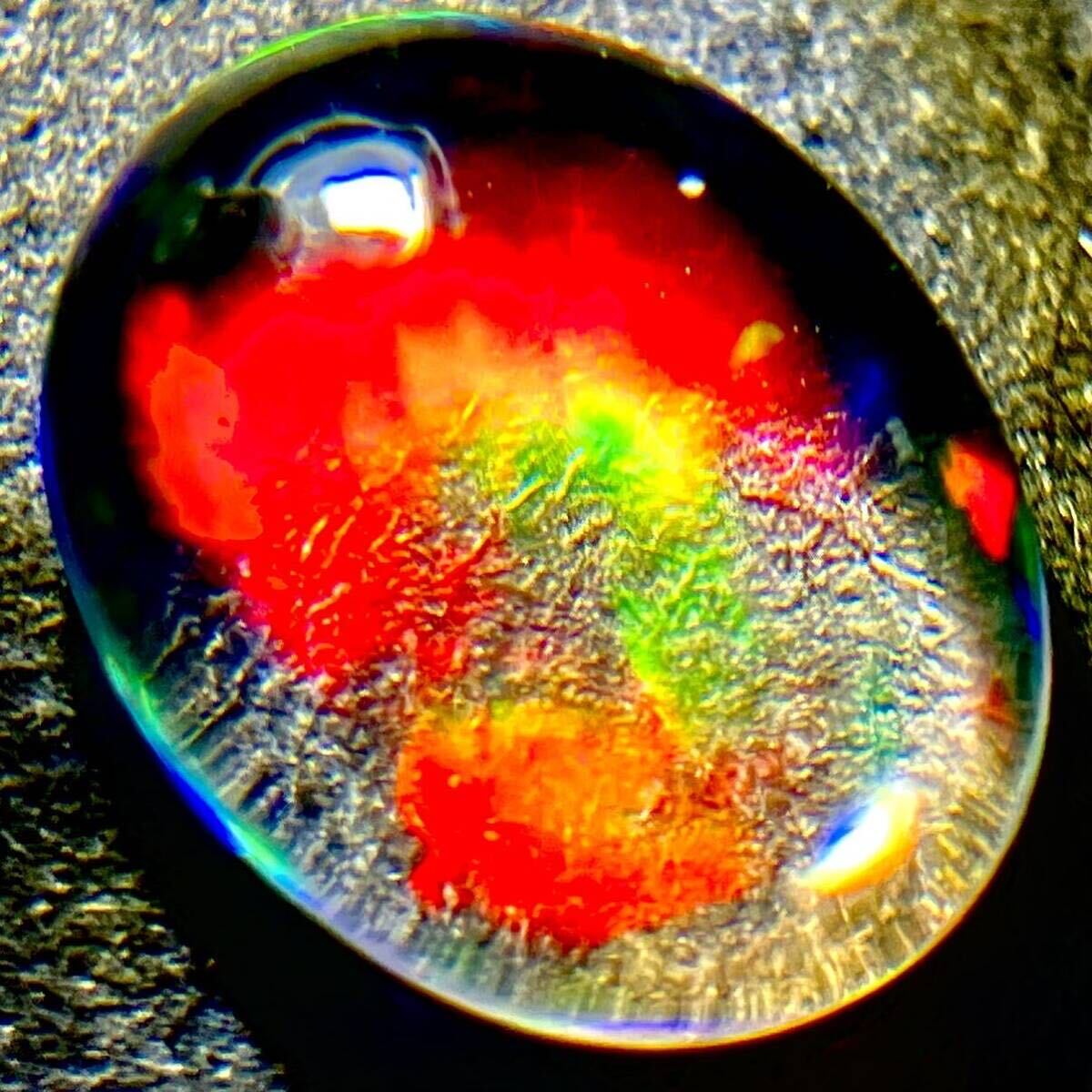 遊色効果抜群!!［天然オパール0.890ct］A 8.1×6.4mm ルース 裸石 opal 宝石 ジュエリー jewerly _画像2