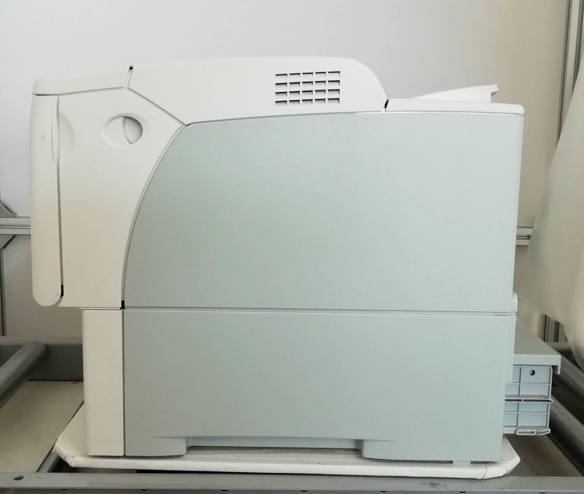 [ printing sheets number :3863 sheets ]FUJI XEROX A3 monochrome laser printer -DocuPrint 3050 used toner attaching same day shipping one week returned goods guarantee [H24040122]