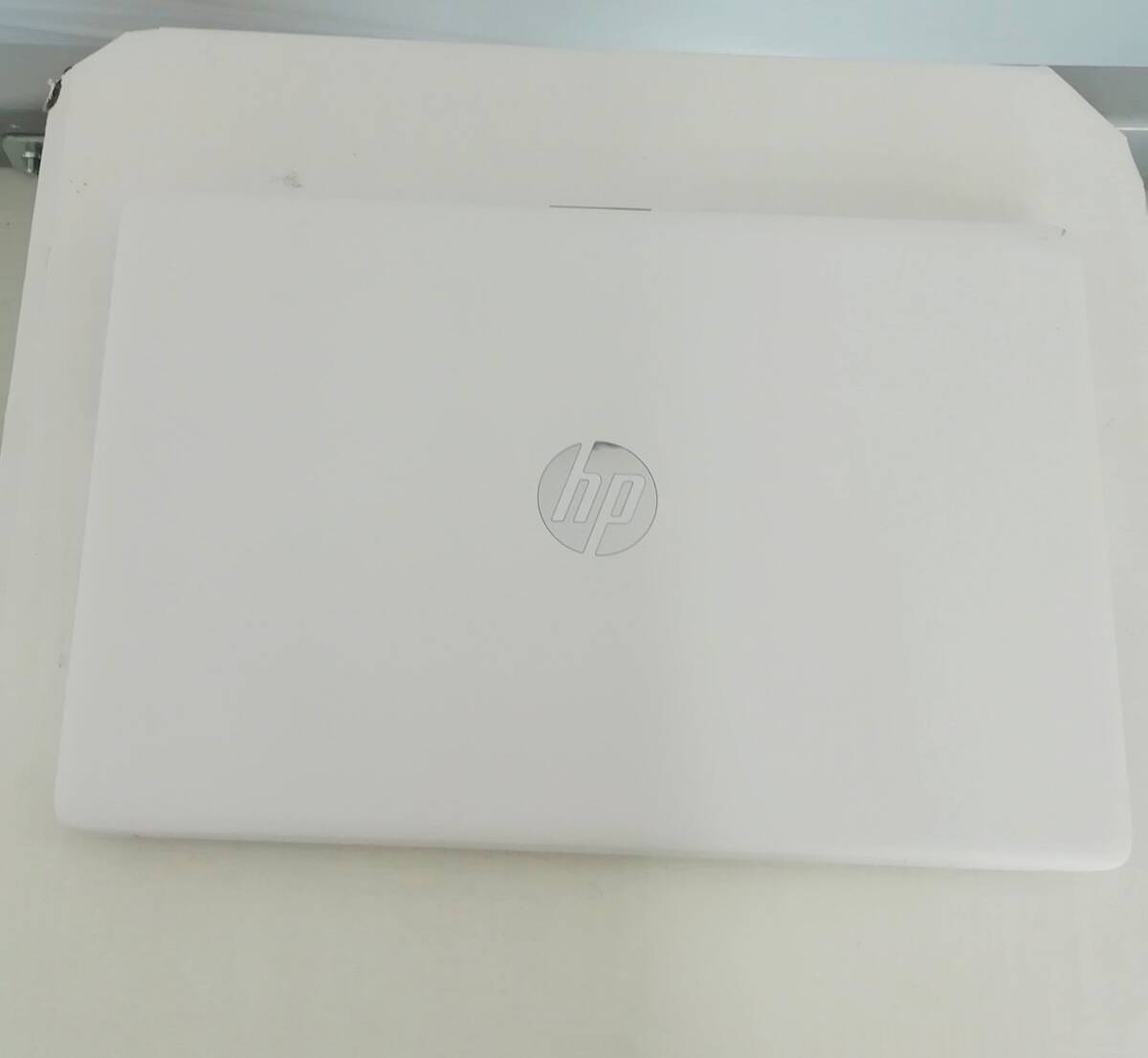 hp Laptop 15-db0156AU E2-9000e メモリ8GB 中古SSD 2.5インチ240GB Windows 11 Home 64bit 一部ヒビ有 即日発送【H24040702】の画像3