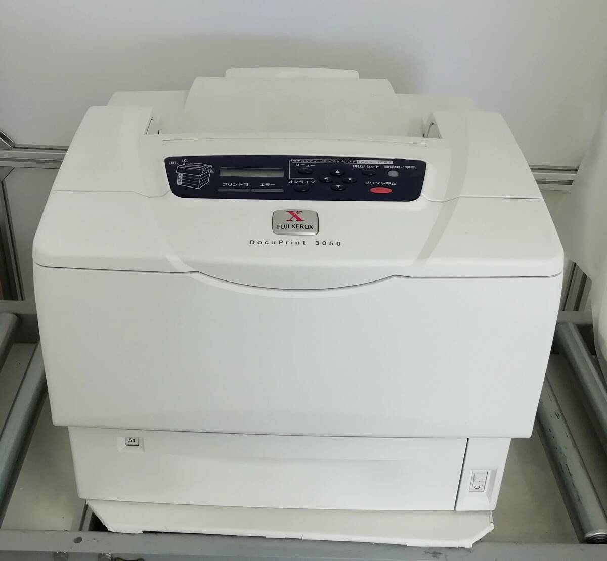 [ printing sheets number :3863 sheets ]FUJI XEROX A3 monochrome laser printer -DocuPrint 3050 used toner attaching same day shipping one week returned goods guarantee [H24040122]