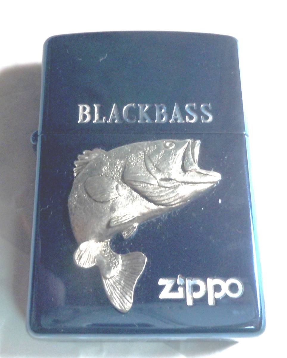 最終値！レリーフ ブラックバス 魚 未使用 ブルー 缶ケース付 1999（XV)  ZIPPOの画像2