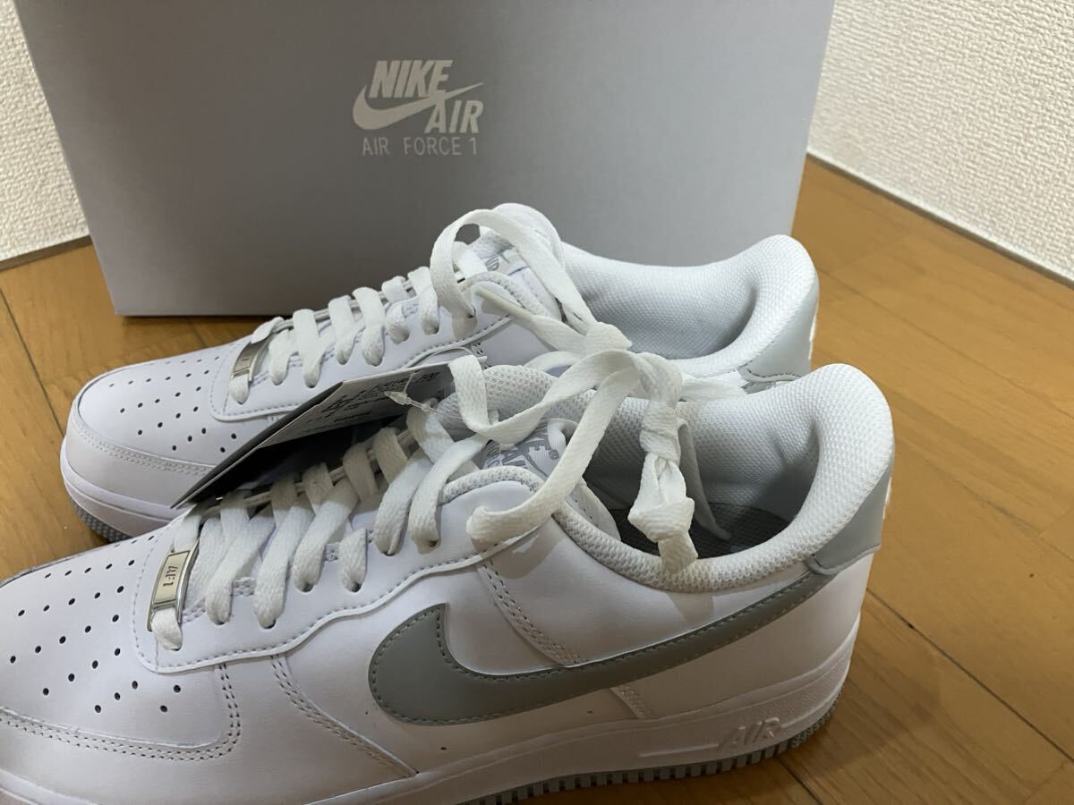 新品 定価\16170 NIKE AIR FORCE 1 07 ナイキ エア フォース 1 07 US9 27センチ FJ4146-100 エアフォース ホワイト ライトスモーク グレーの画像4