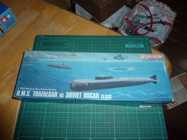 2隻入☆1/700 攻撃型原子力潜水艦トラファルガー & ソビエト オスカー級ミサイル潜水艦 ドラゴン DRAGON HMS TRAFALGAR vs SOVIET OSCARの画像1