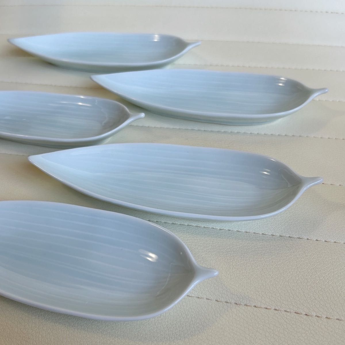 有田焼　青白磁　笹型　小皿　５枚セット　長皿　珍味入れ　和食器　銘々皿