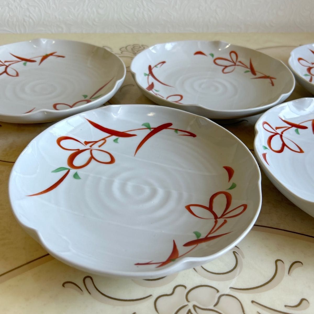 たち吉 赤絵 中皿 5枚セット うず花紋 輪花皿 盛皿 粉引き 和 たち吉 赤絵 中皿 5枚セット うず花紋 輪花皿 盛皿 粉引き 和