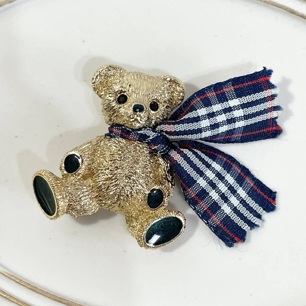 極美品】 正規品 バーバリー ブローチ くま 熊 ベアー ノバ 極美品】 正規品 バーバリー ブローチ くま 熊 ベアー ノバ