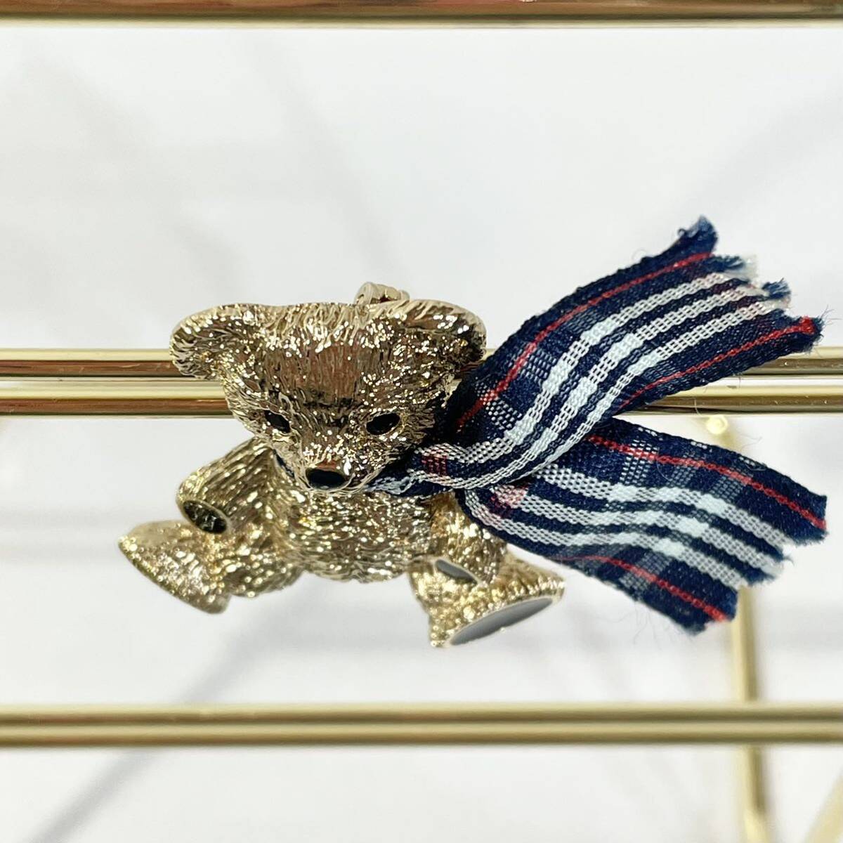 極美品】 正規品 バーバリー ブローチ くま 熊 ベアー ノバ 極美品】 正規品 バーバリー ブローチ くま 熊 ベアー ノバ