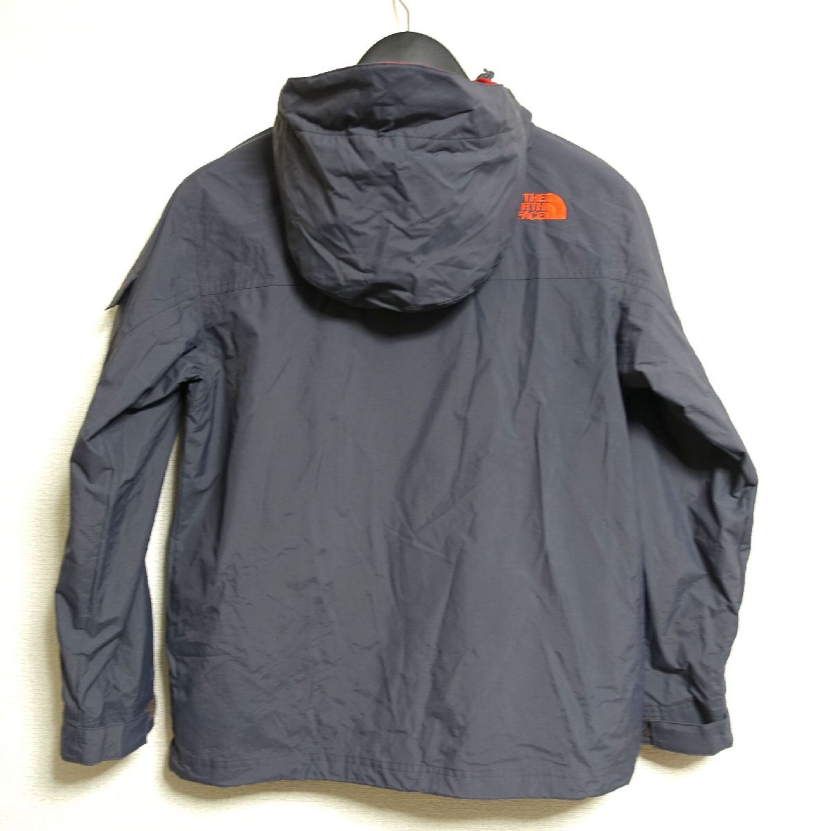 THE NORTH FACE ノースフェイス 腕ロゴ マウンテンパーカー メンズ Sサイズ 正規品 ブラック A5093の画像2