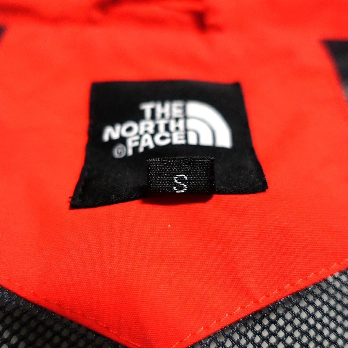 THE NORTH FACE ノースフェイス 腕ロゴ マウンテンパーカー メンズ Sサイズ 正規品 ブラック A5093の画像6