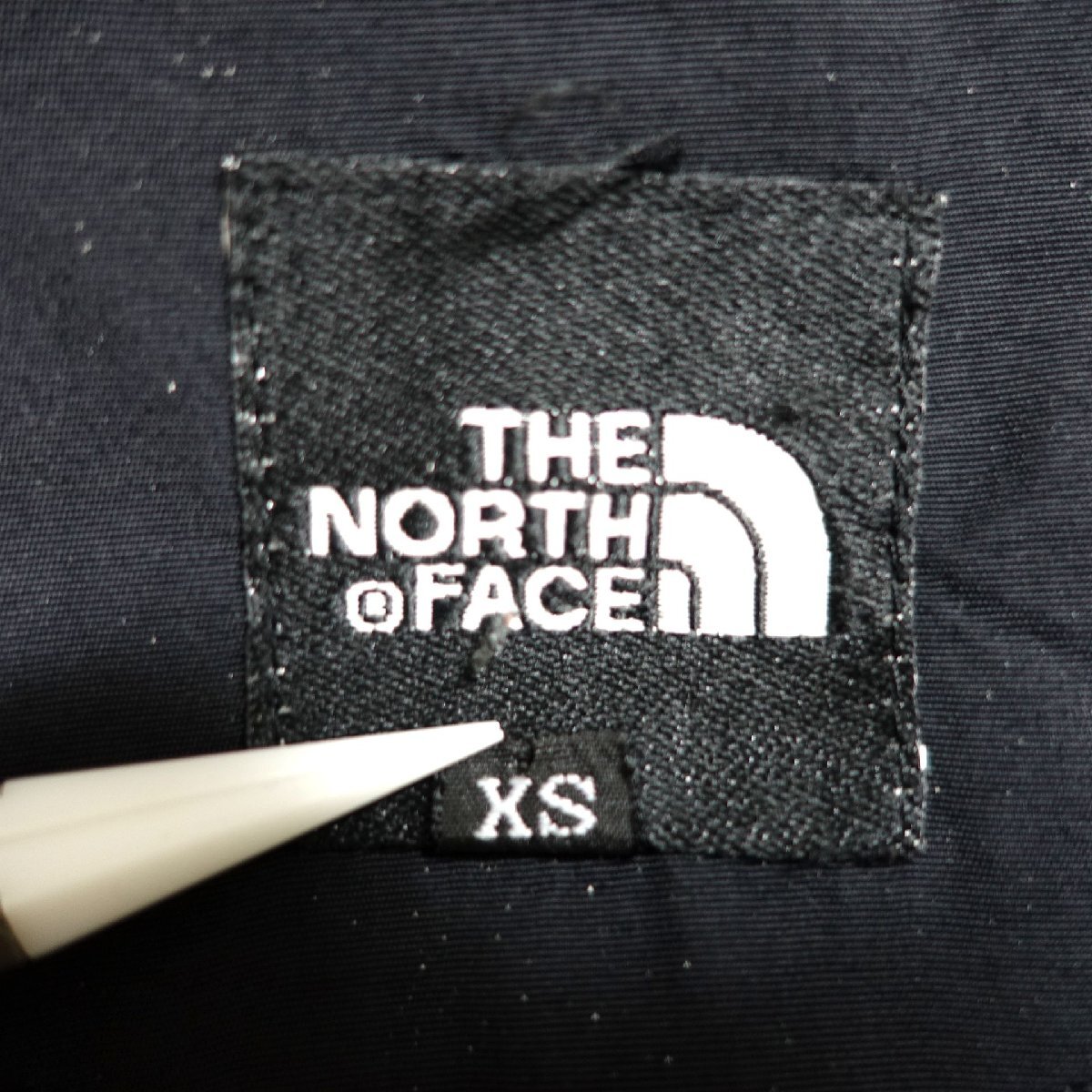 THE NORTH FACE ノースフェイス 腕ロゴ マウンテンパーカー メンズ XSサイズ 正規品 ブラック A5206の画像6