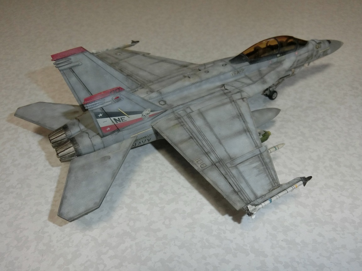 1/72 FA-18C ホーネット　プラモデル（完成品）_画像3