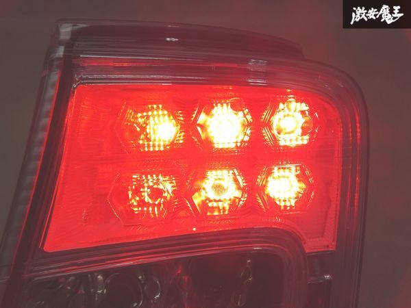 【LED点灯OK】 ホンダ純正 GP3 フリード 前期 LED テール テールランプ テールライト 右 右側 運転席側 ICHIKOH D102 棚12-2_画像3